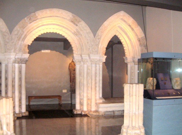 Yorkshire_Museum_Dinosaurs.jpg