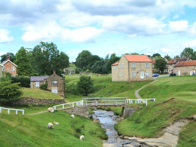 This is the Village of Hutton-le-Hole which is very green with lots of sheep. To me it has similarities with Goathland which is also in North Yorkshire.
